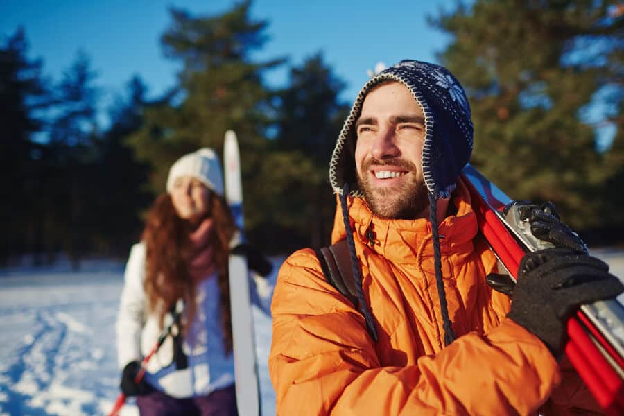 people-going-skiing