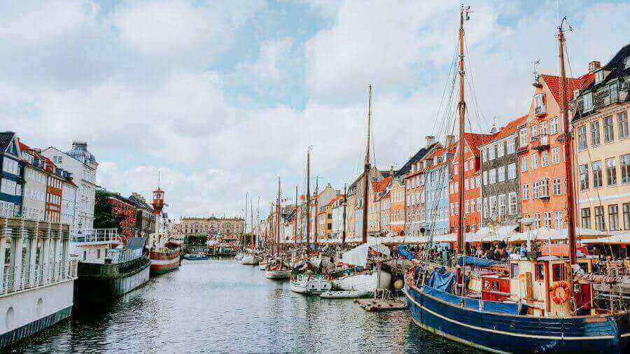 beautiful-nyhavn-harbor