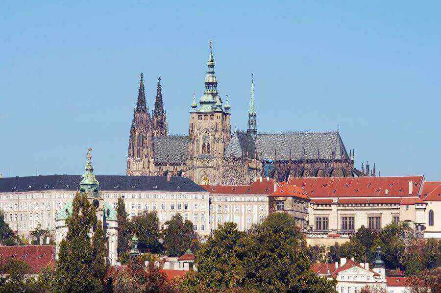 famous-prague-castle