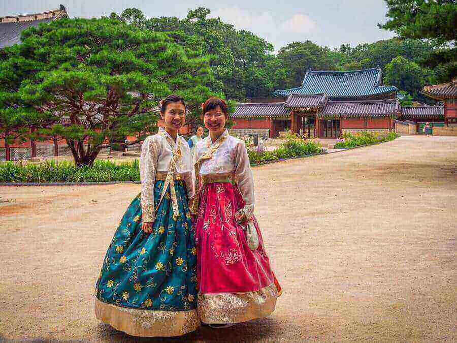traditional-dresses-in-seoul