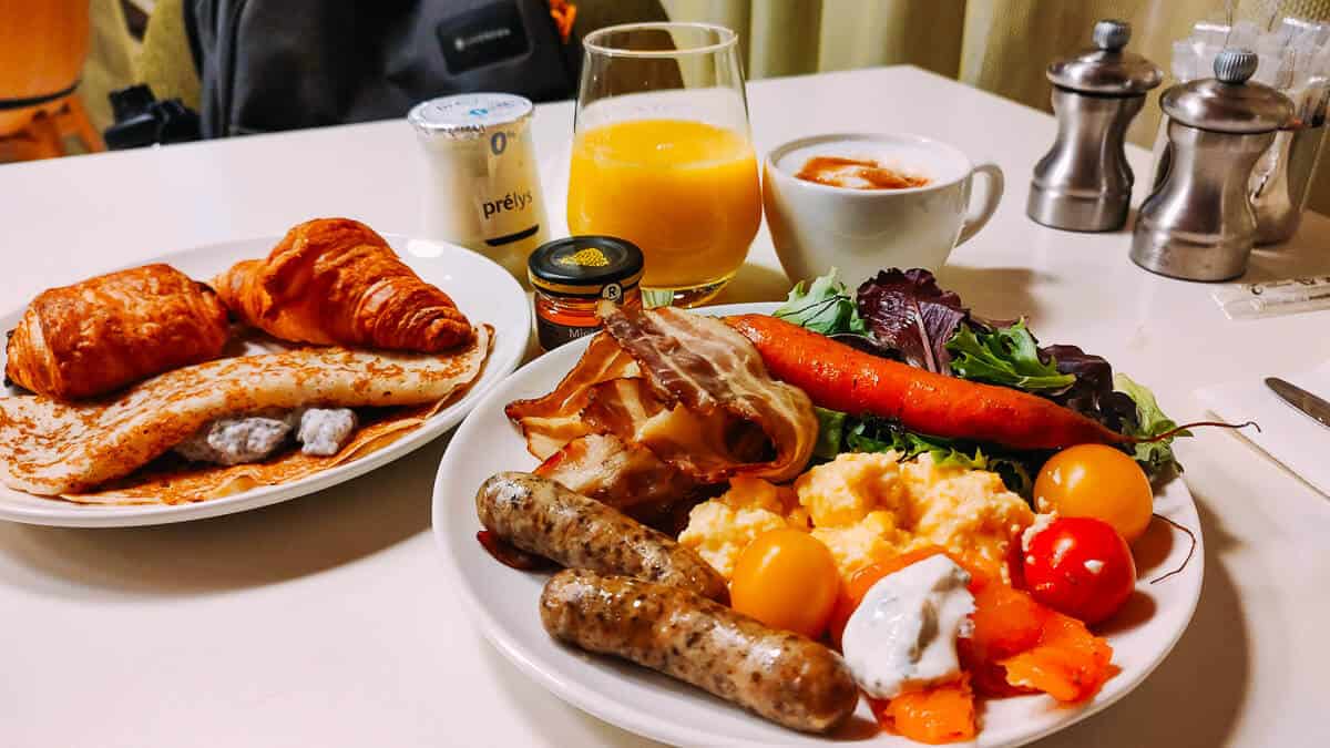 breakfast-buffet-in-paris