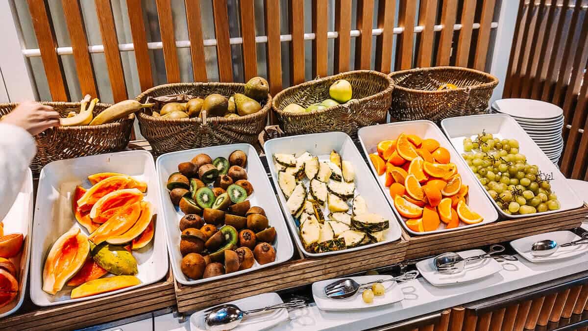fresh-fruits-hotel-breakfast