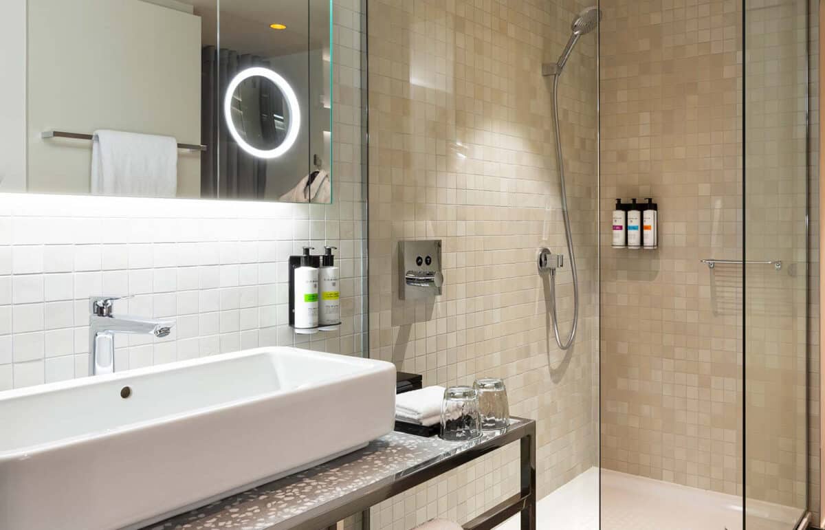 paris-hotel-bathroom