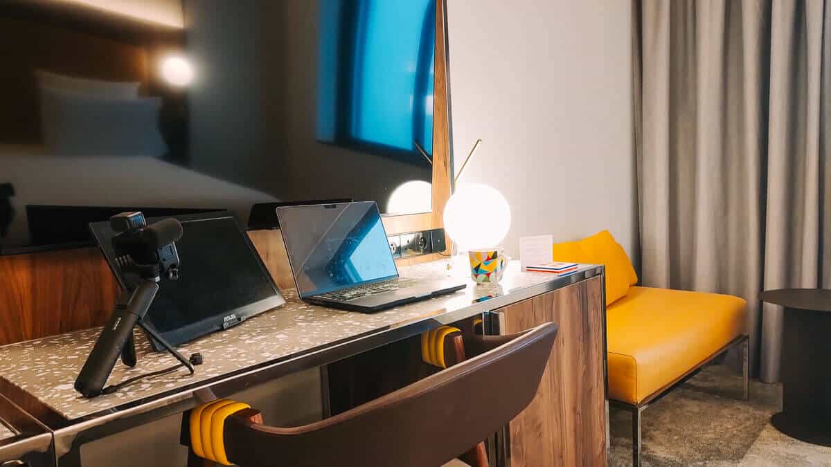 work-desk-setup