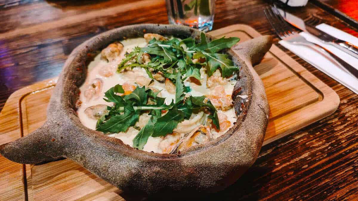 radio-cafe-seafood-kachapuri