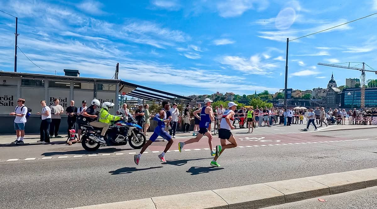 front runners passing by